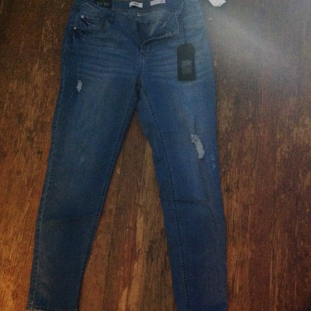 Lightly distressed Kensie jeans - Picture 4 of 8